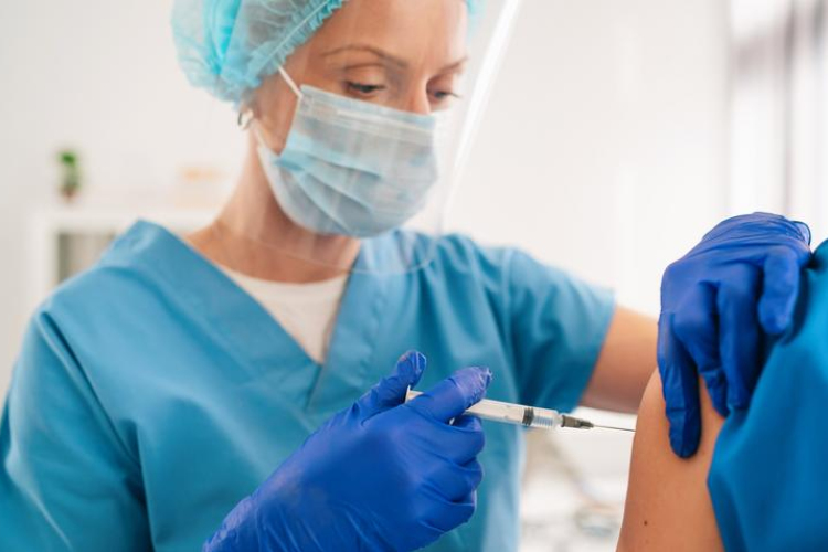 Megyénkben is felveheti védőoltását, aki online foglal időpontot 