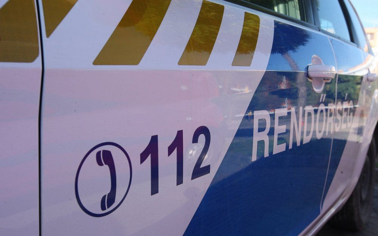 Kiskorútól követelte a kabátját