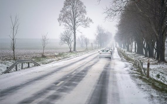 Csúszós utak Tolnában 