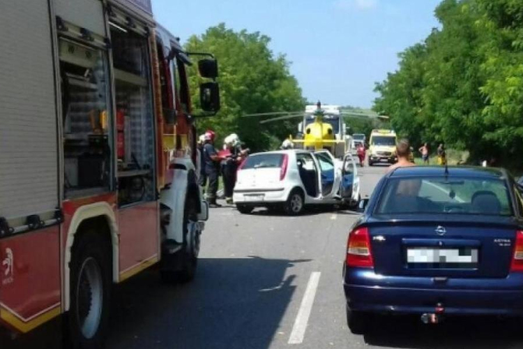 Két gépkocsi karambolozott a 64-es főúton Simontornya térségében 