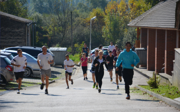 2016 méter futottak le diákok, tanárok