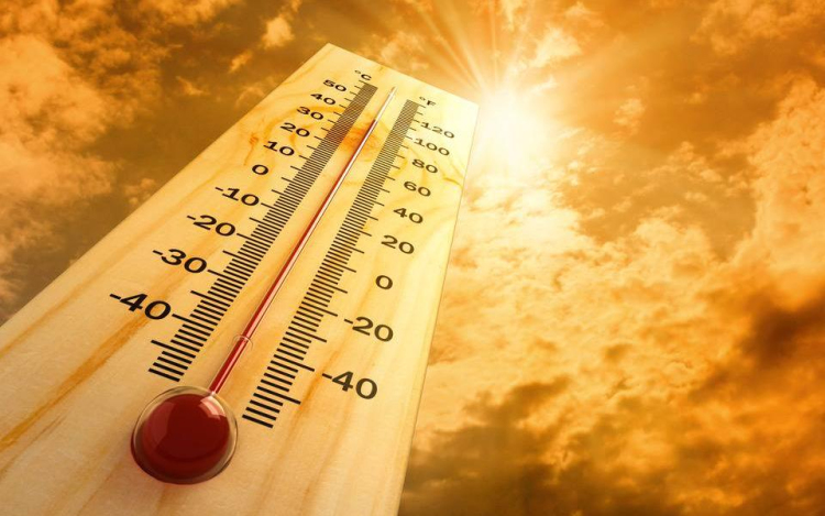 Életbe lépett a harmadfokú hőségriadó 