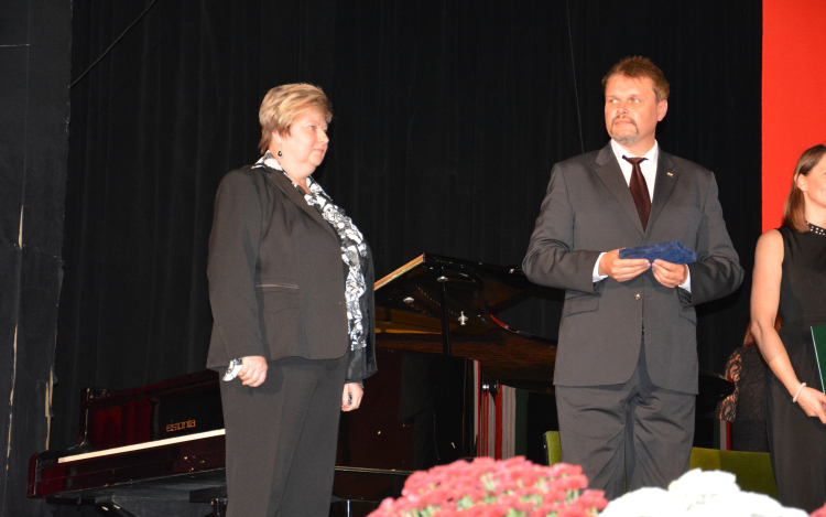 Tamási Város Érdemes Közalkalmazottja lett Babodi Márta