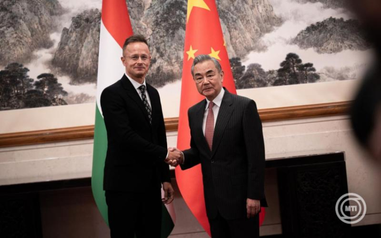 A kínai győzelem napján vett részt Szijjártó Péter