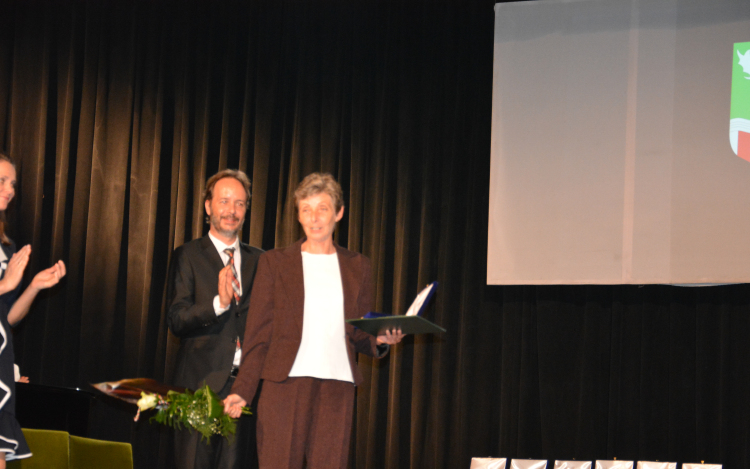 Varga Sándorné lett Tamási Város Érdemes Közalkalmazottja