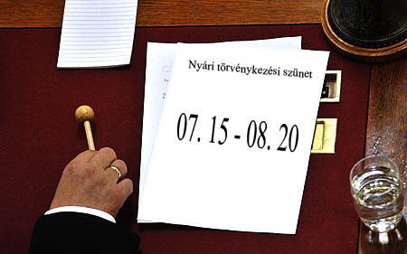 Tárgyalási szünet a bíróságokon