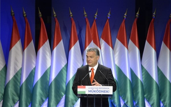 Évértékelő - Orbán: a népszavazás az új bevándorlási kvótarendszerről szól 