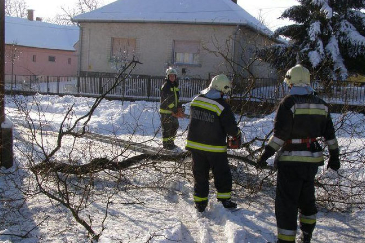 Ötvenhét vonulás a havazás miatt
