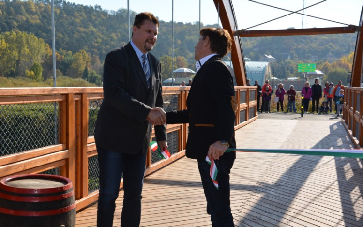 Átadták a Termál hidat
