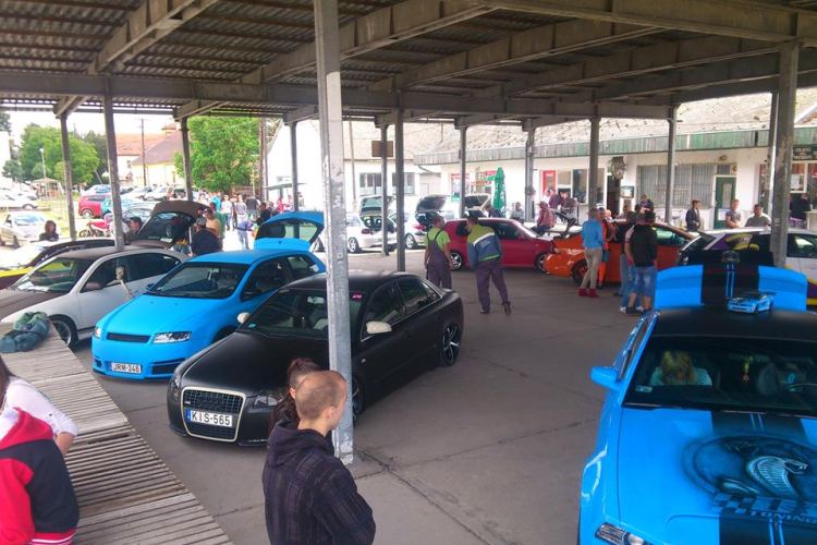 Tuning és veterán autók találkoztak