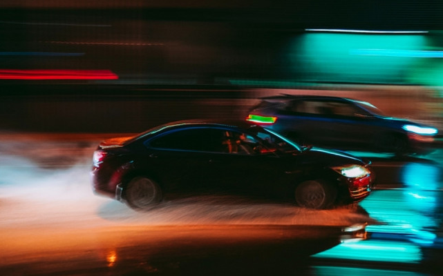 Illegális gyorsulási versenynek tett keresztbe a rendőrség 