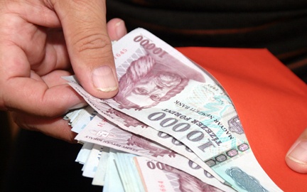 Sikkasztással gyanúsítják