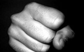 Két férfi verekedett össze