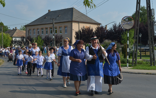 Az ősök emléke előtt tisztelegtek Szakályban