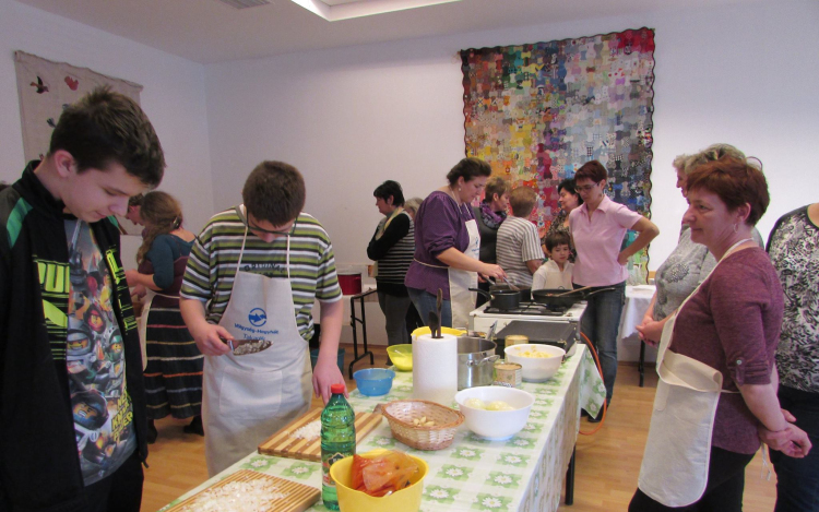 Tejfölös kalács és krumpli gombóc is terítékre került 