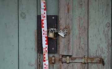 Gépeket loptak Iregszemcsén