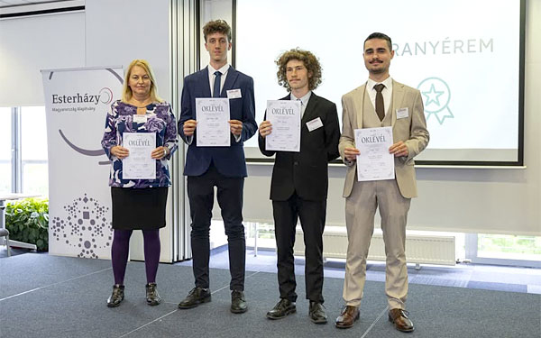 A Béri Balogh Ádám Katolikus Gimnázium csapata nyerte az Estöri történelmi versenyt