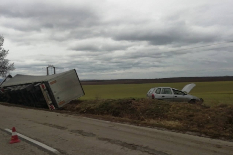 Félpályás forgalomkorlátozás az 65-ös főúton