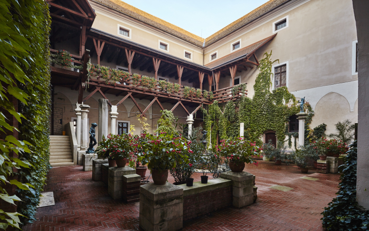 Befejeződött az Ozorai Várkastély és környezete turisztikai fejlesztése