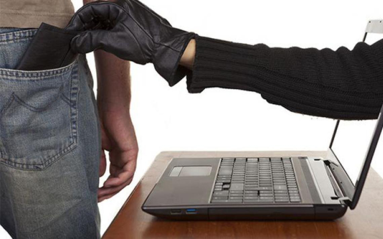 Több mint másfél millió kárt okozott az internetes csaló