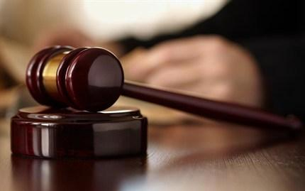 Testi sértés a kocsma előtt