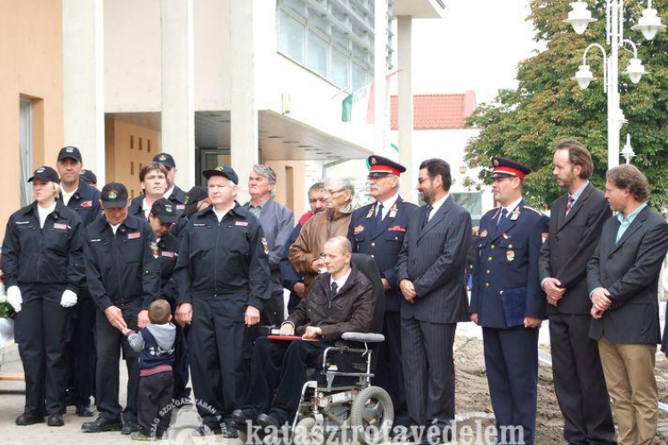 Szent Flórián szobor is vigyázza a tamásiakat