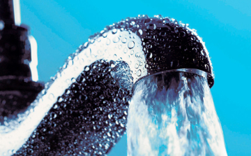 Gőzerővel dolgoznak a vízszolgáltatás helyreállításán