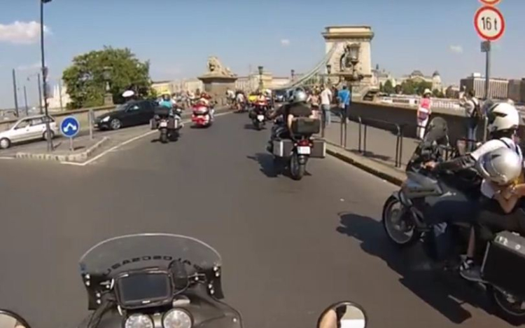 Négy kerékről két kerékre