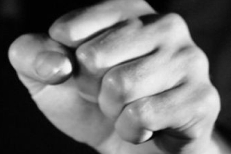 Korábbi tartozását követelte, majd ütött 