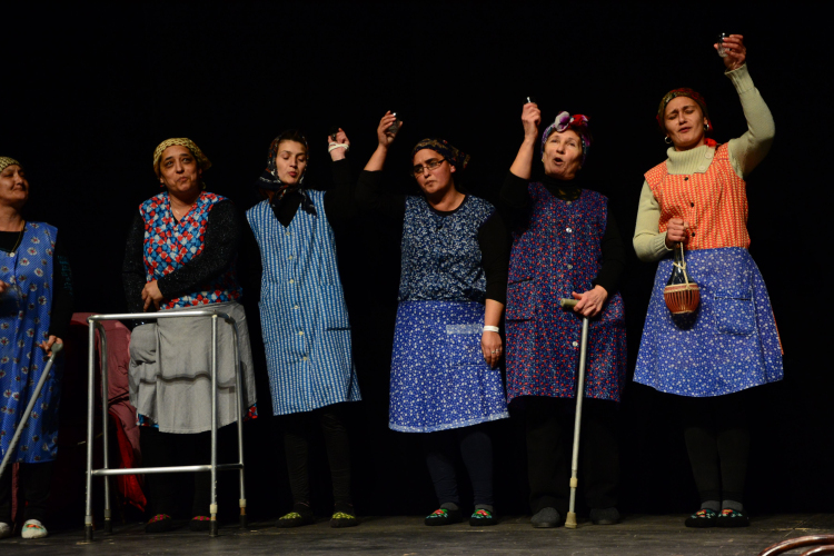 Az Értényi Pajtaszínház tagjai lépnek fel Nagyszékelyben 