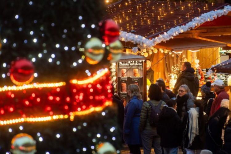 Megnyílt a Budapesti Karácsonyi Vásár és a Városháza parkban a karácsonyi élménypark