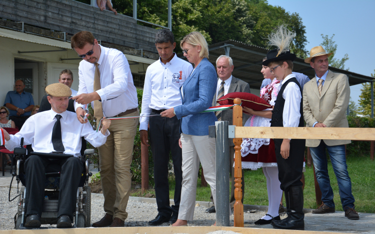 Felavatták a négy évszakos lovas pályát