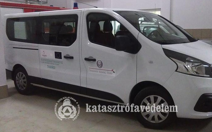 Kilenc személyes kisbuszt nyertek a tamási önkéntesek