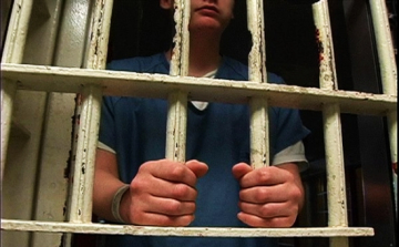 Eltiltották, mégis vezetett