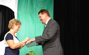 Tamási Város Érdemes Köztisztviselője