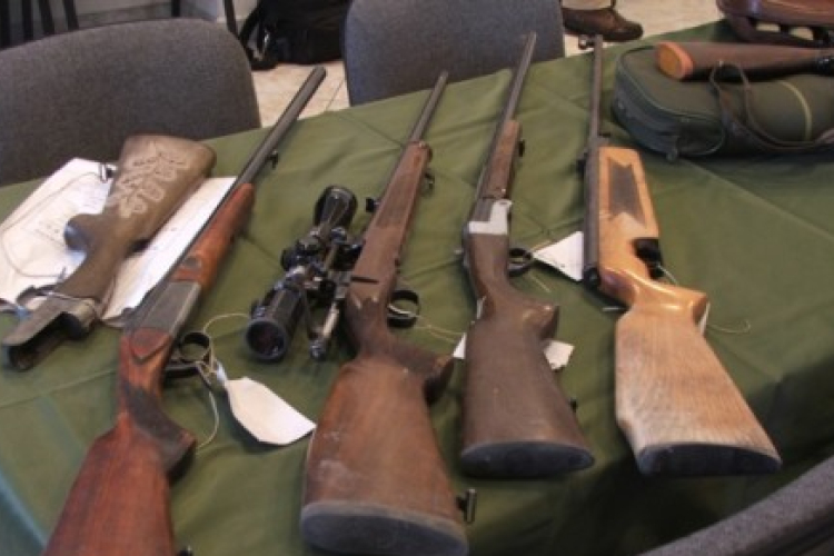 Kispuskát, lőszereket és trófeát foglaltak le