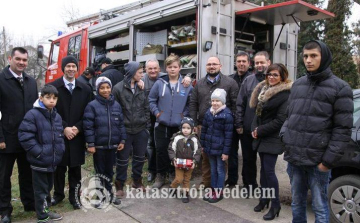 A tamási gyermekotthon lakóinak is hoztak ajándékot