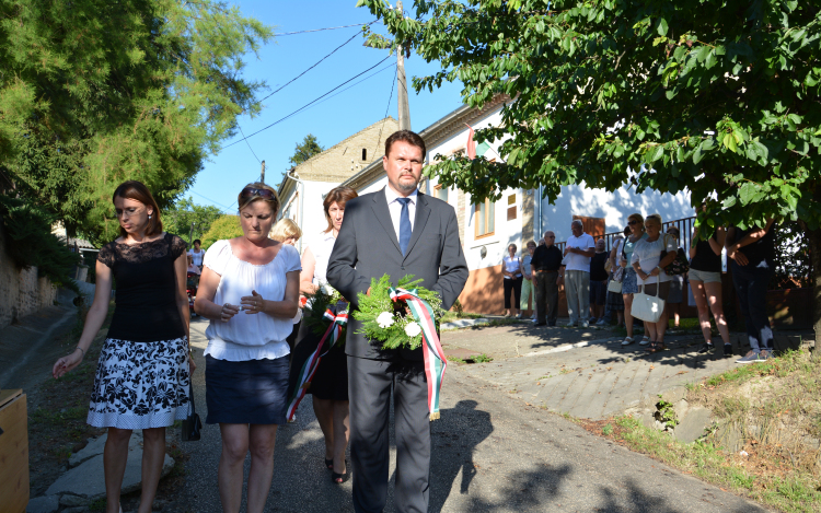 Emlékezni és emlékeztetni