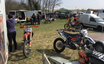 Enduro-Cross OB-n vettek részt a tamási motorosok