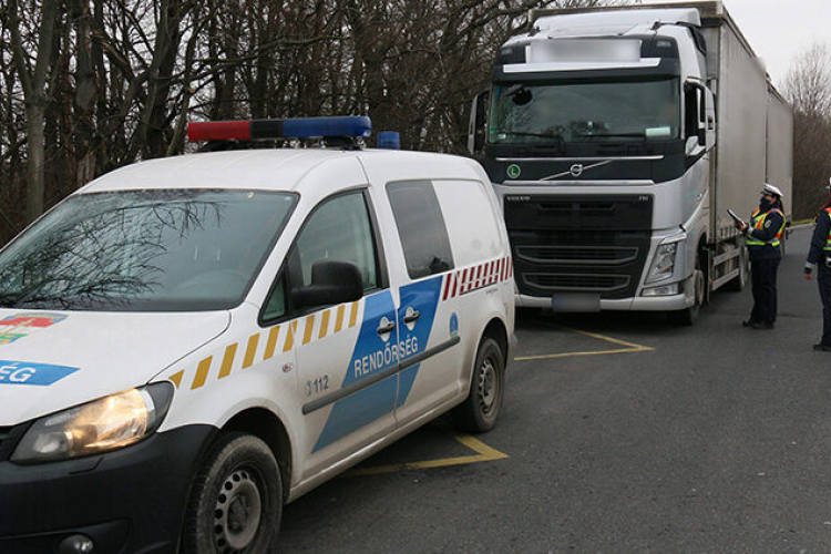 Hétfőtől fokozottan ellenőrzi a teherautókat és a buszokat a rendőrség 