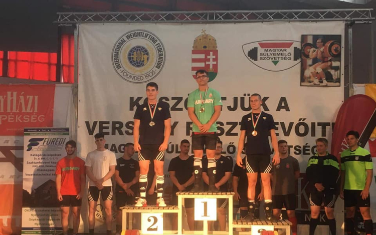 Országos rekord szakításban 