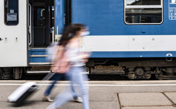 Változik a buszok és vonatok menetrendje az ünnepek alatt 
