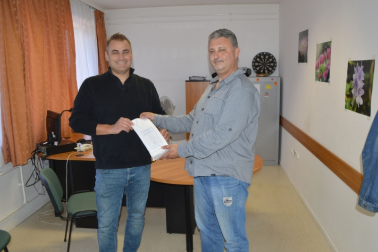 Közel félmillió forintot lopott