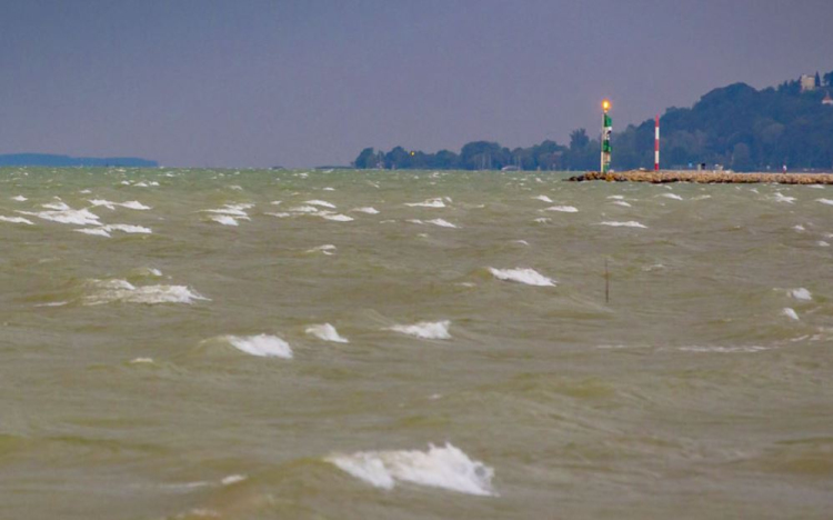 Tragédia: két haláleset is történt a Balatonnál a hétvégén 