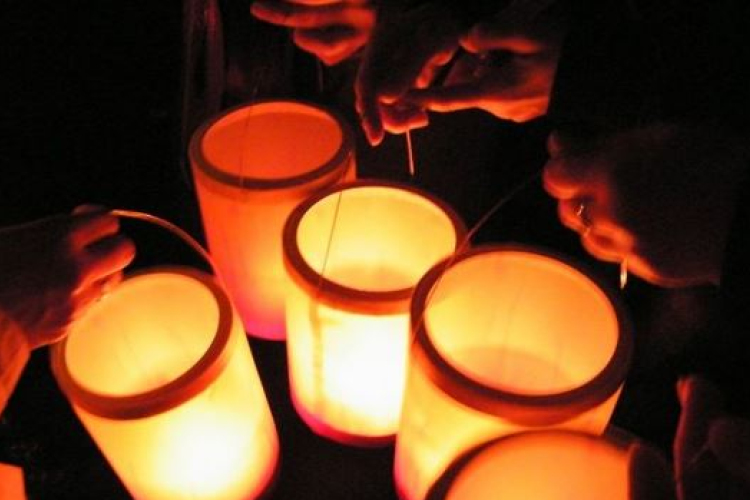 Ismét lámpások világítják meg az utakat