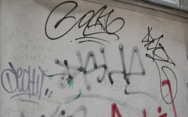 Nem kímélték a lakóházakat sem a fiúk