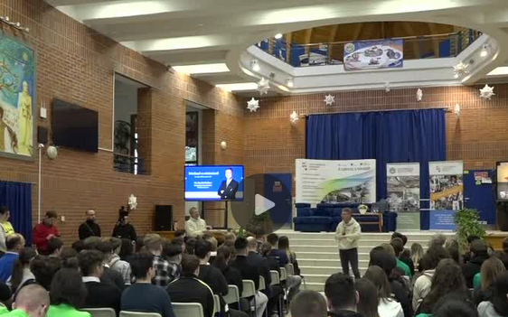 A tamási szakképző iskolában minden tizedik, tizenegyedik évfolyamon tanuló fiatal duális képzésben vesz részt