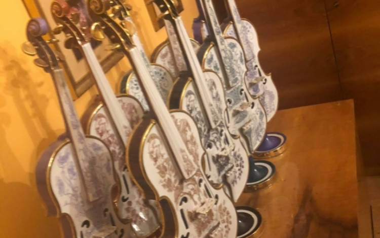 Lebukott a porcelántolvaj