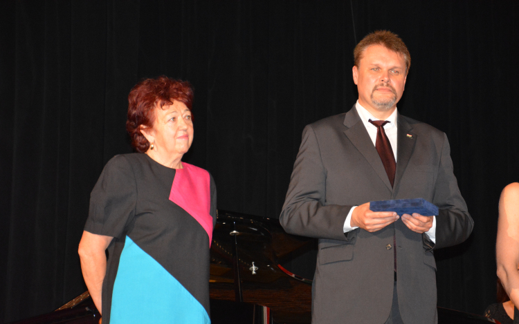 A Dr. Várady János-díjat dr. Stomfay Zoltánné kapta