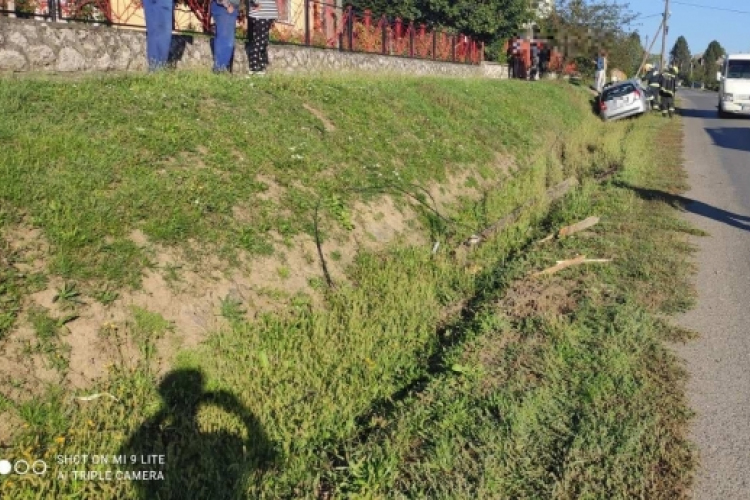 Elaludt a sofőr, árokba hajtott Zombán 